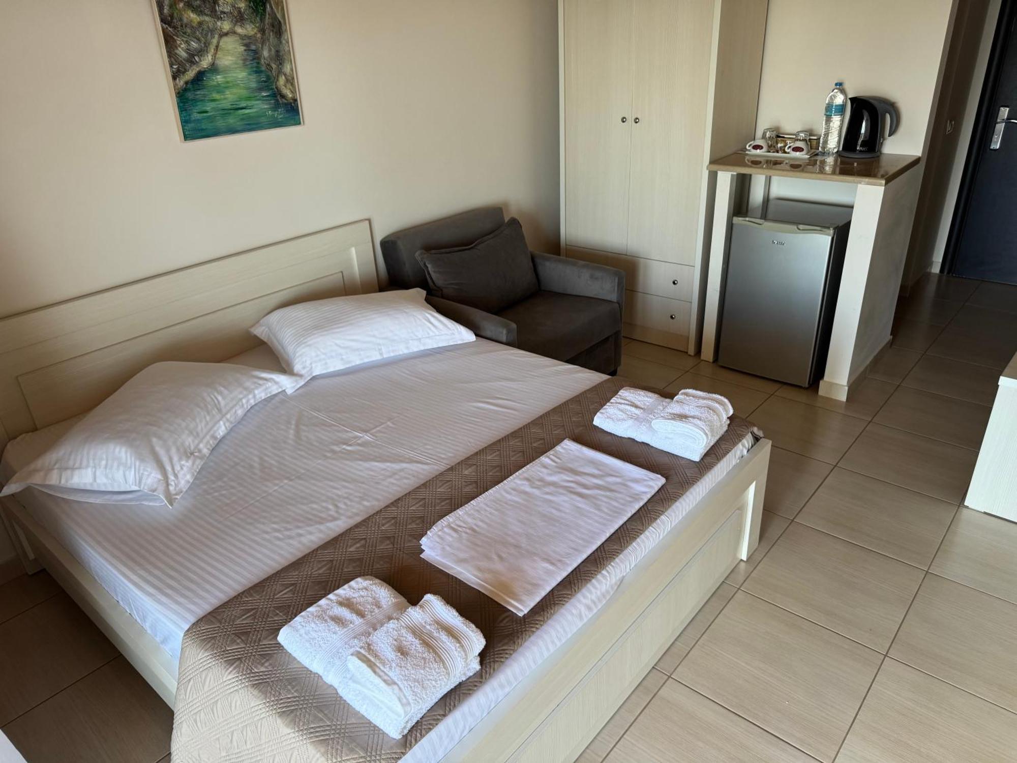 George Hotel Rooms&Suites Himare Exterior photo