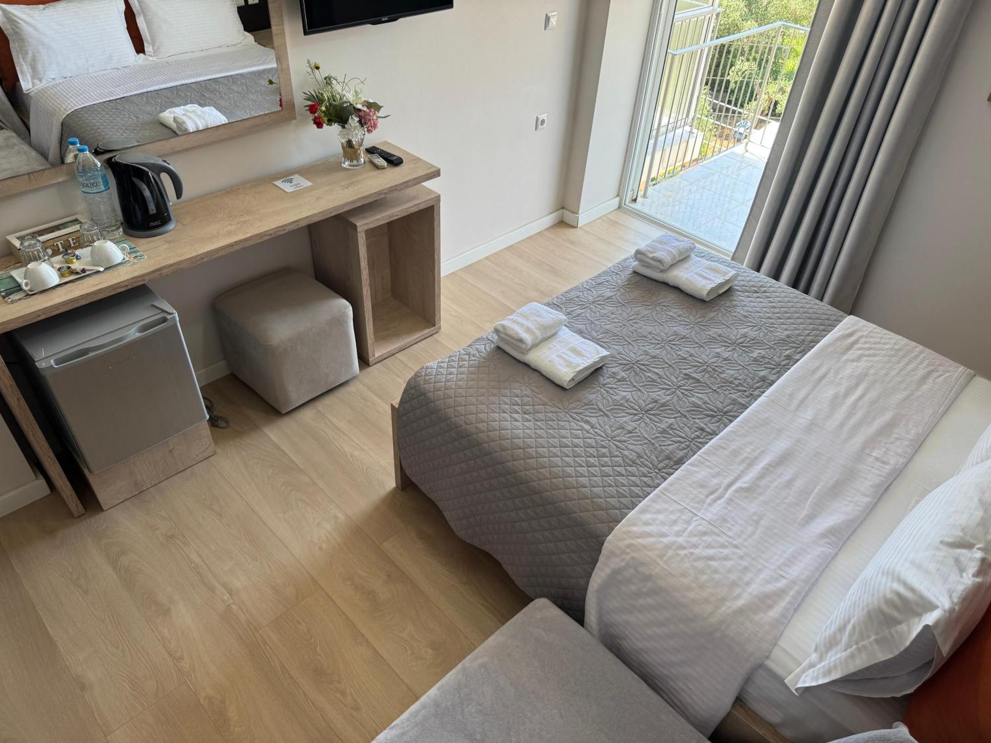 George Hotel Rooms&Suites Himare Exterior photo