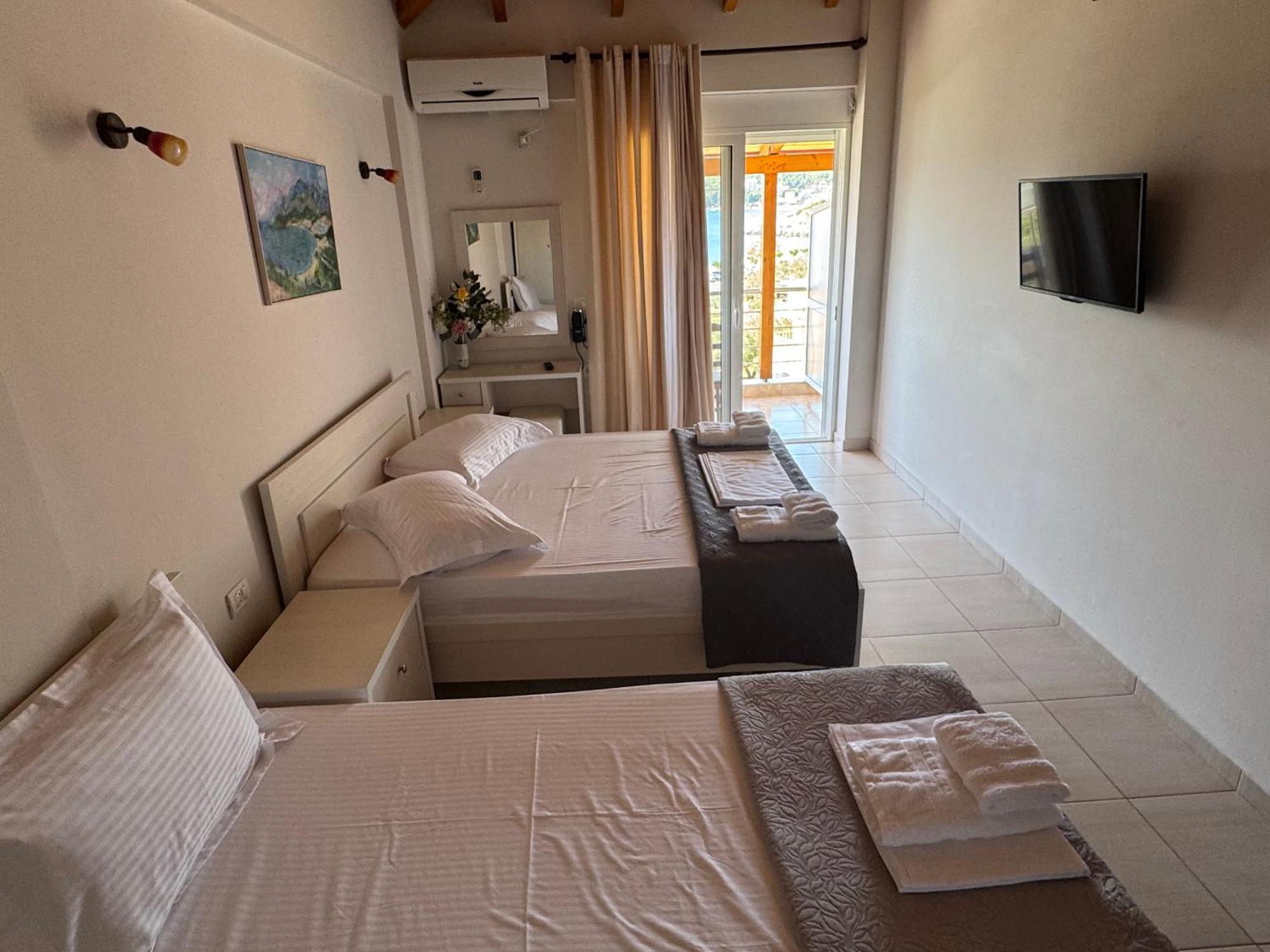 George Hotel Rooms&Suites Himare Exterior photo